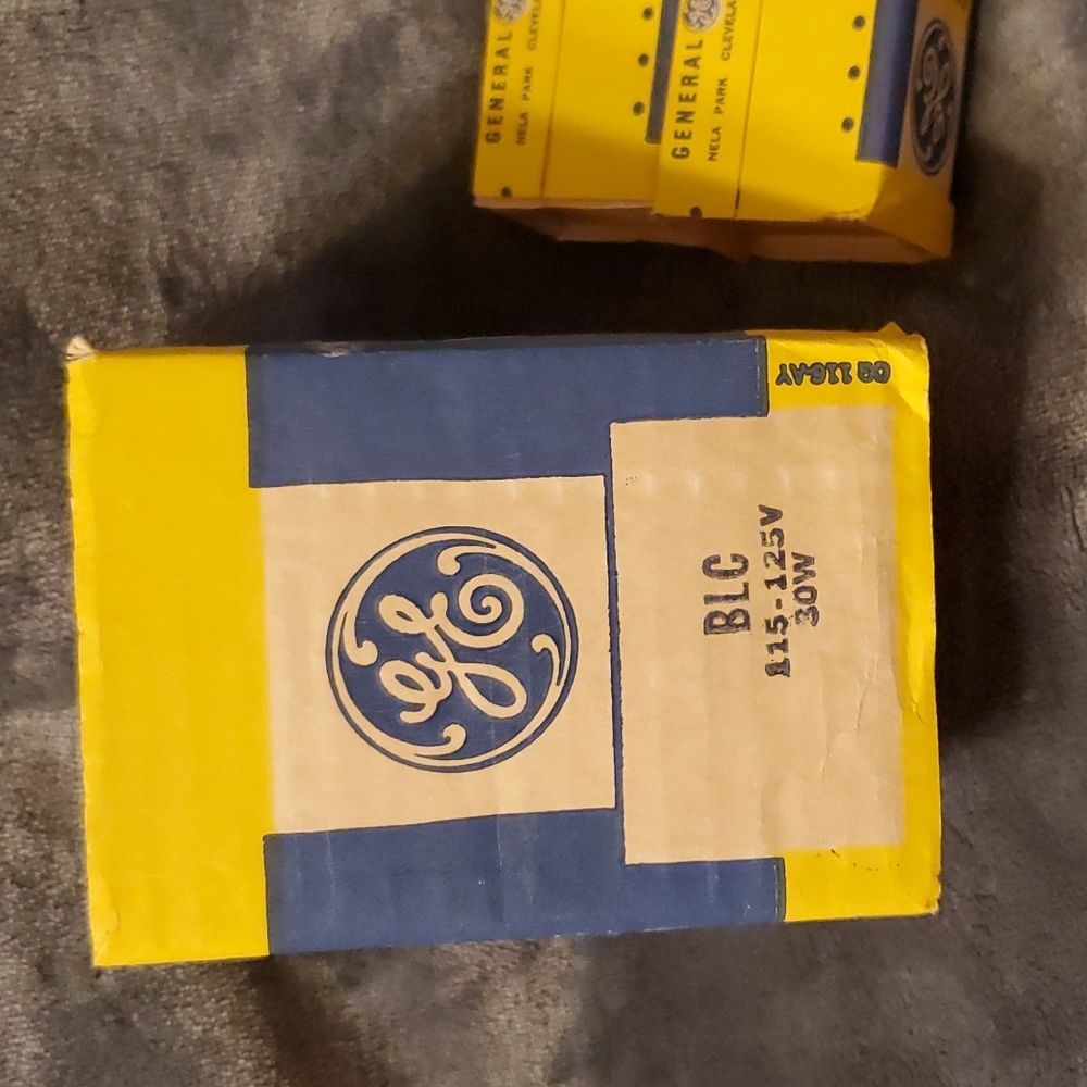 NOS General Electric light bulbs, lot of 2
